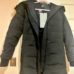 New with tags -Canada Goose Shelburne Parka Fur Trim Coat XS